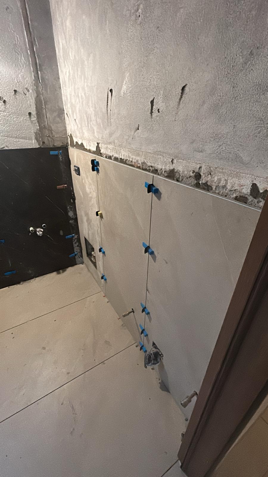Dettaglio di finitura in un bagno di nuova realizzazione